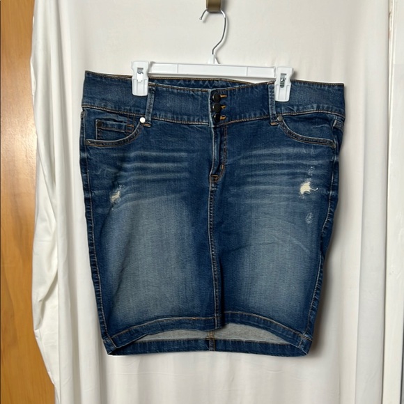 Torrid Blue Button Distressed Denim Skirt Size 16 - Picture 1 of 7
